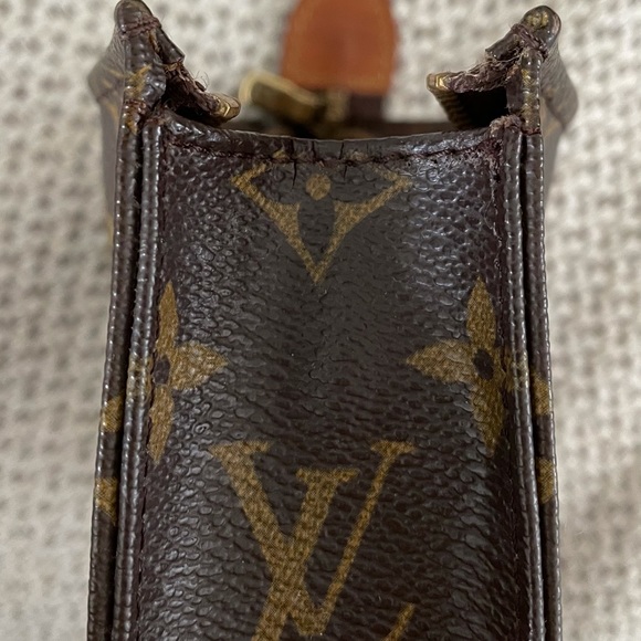 Authentic Louis Vuitton Toiletry Pouch 15 Monogram - Picture 5 of 14